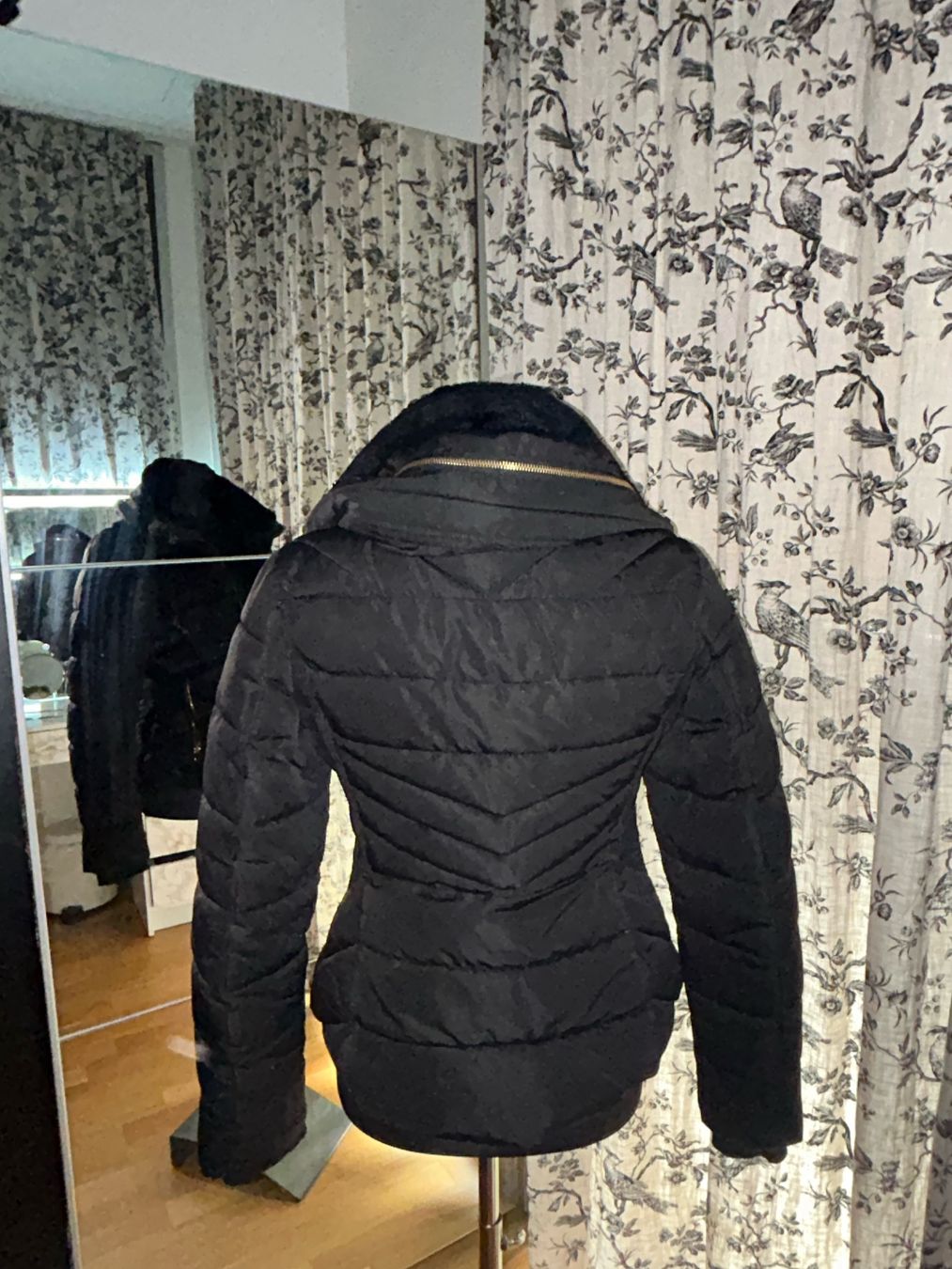 Giacche: TAILLIERTE ZARAJACKE SCHWARZ – Usato da Luzern venduto da Suneha 1