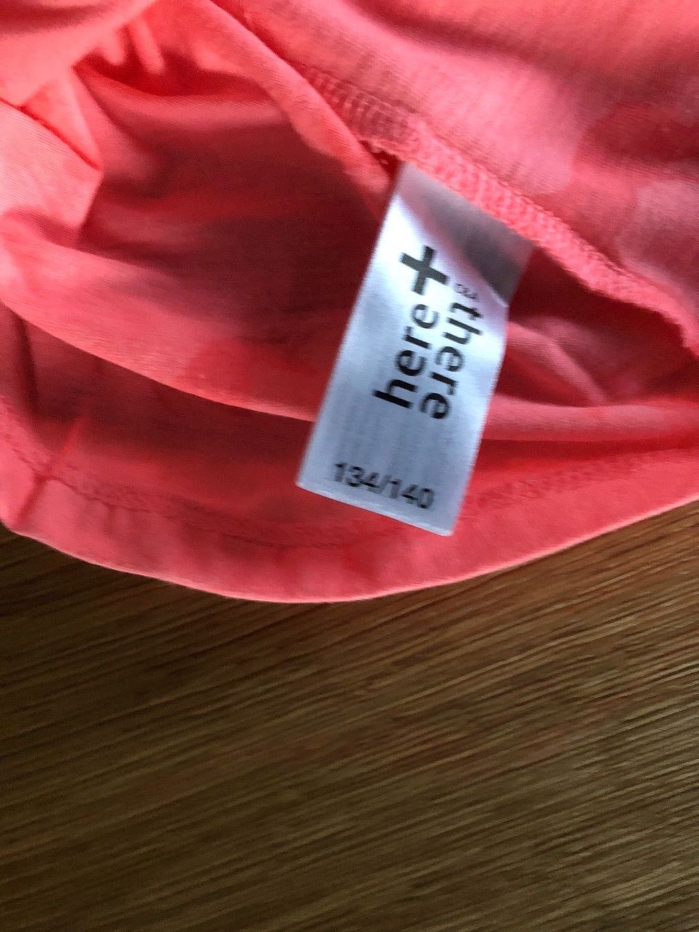 Blusen, T-Shirts & Tops: Mädchen T-Shirt – Gebraucht aus Seewen von dvh05 2