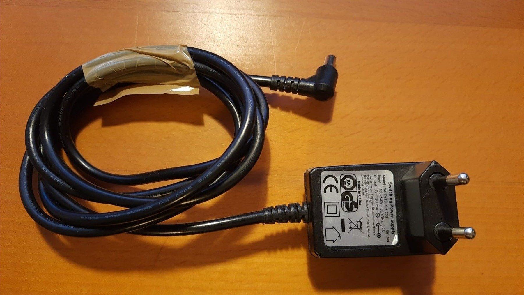 Ladegeräte: Switching Power Supply, 9V 200mA – Gebraucht aus Zürich von balin777