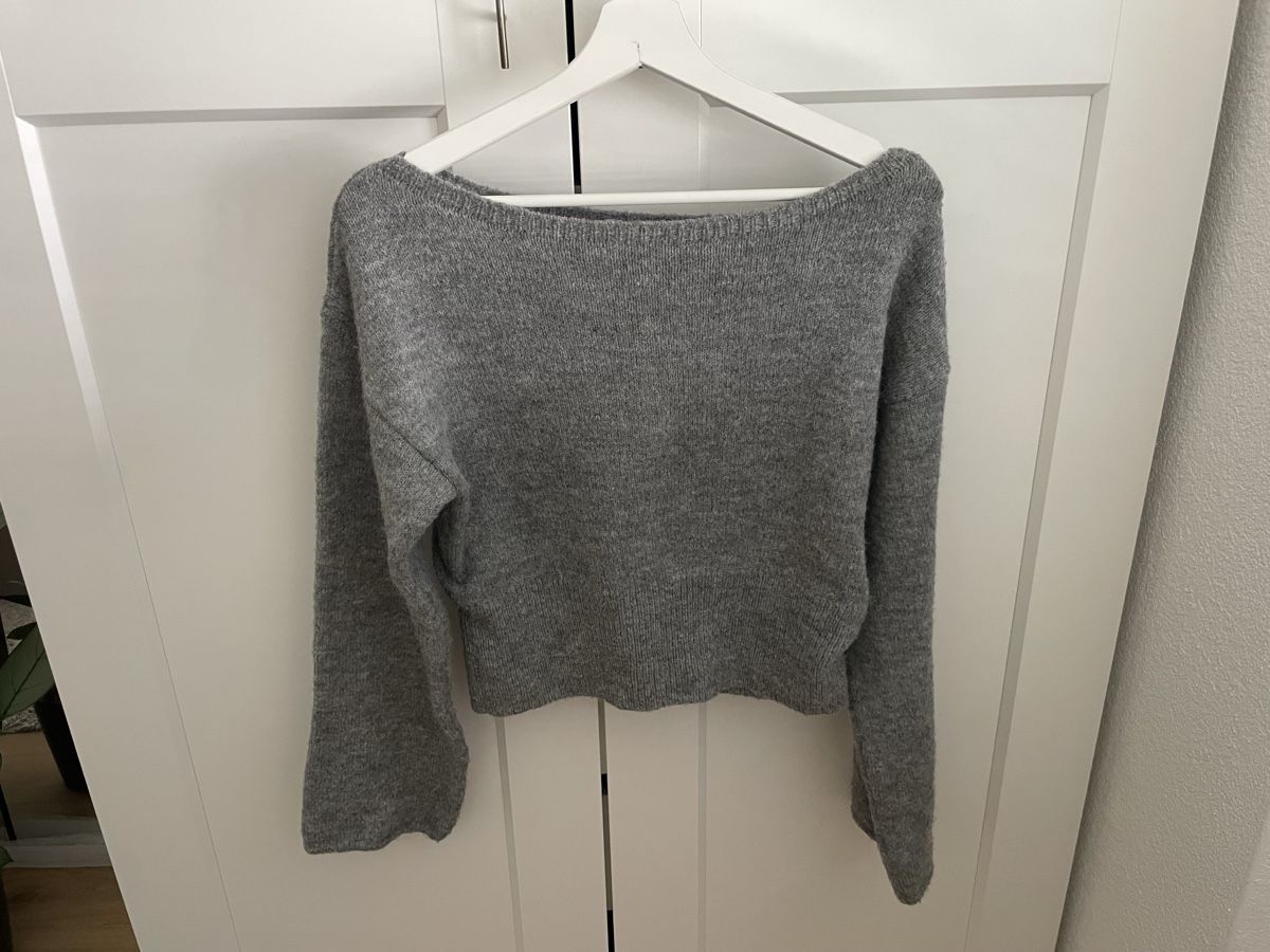 Maglioni & Felpe: Offshoulder Strickpullover Grau, Grösse S, Top Zustand! – Nuovo (secondo la descrizione) da Untersiggenthal venduto da bla_55sl