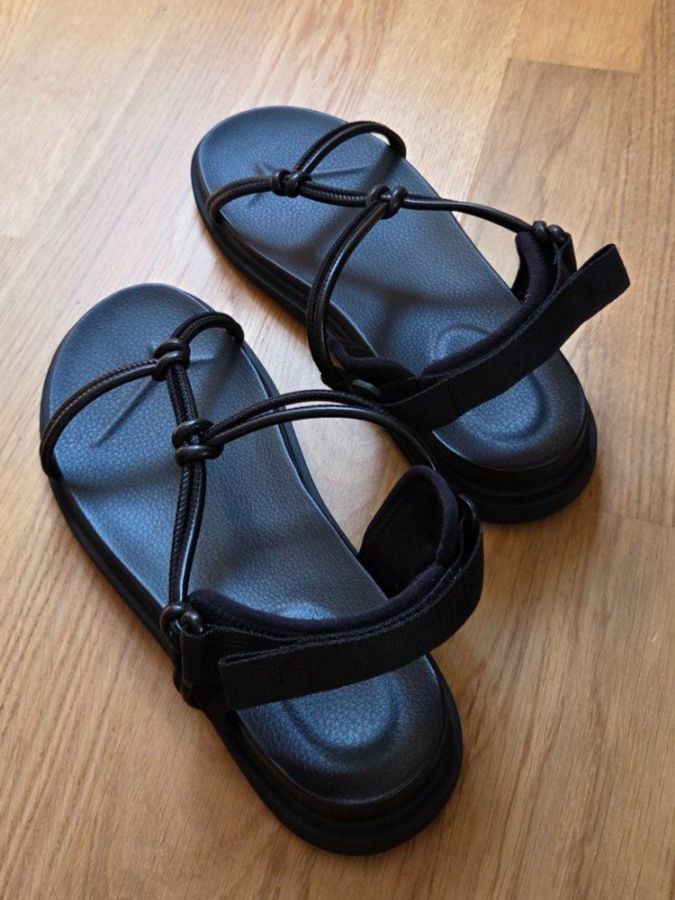 Damenschuhe: Uniqlo Sandalen – Gebraucht aus Thun von angerber 2