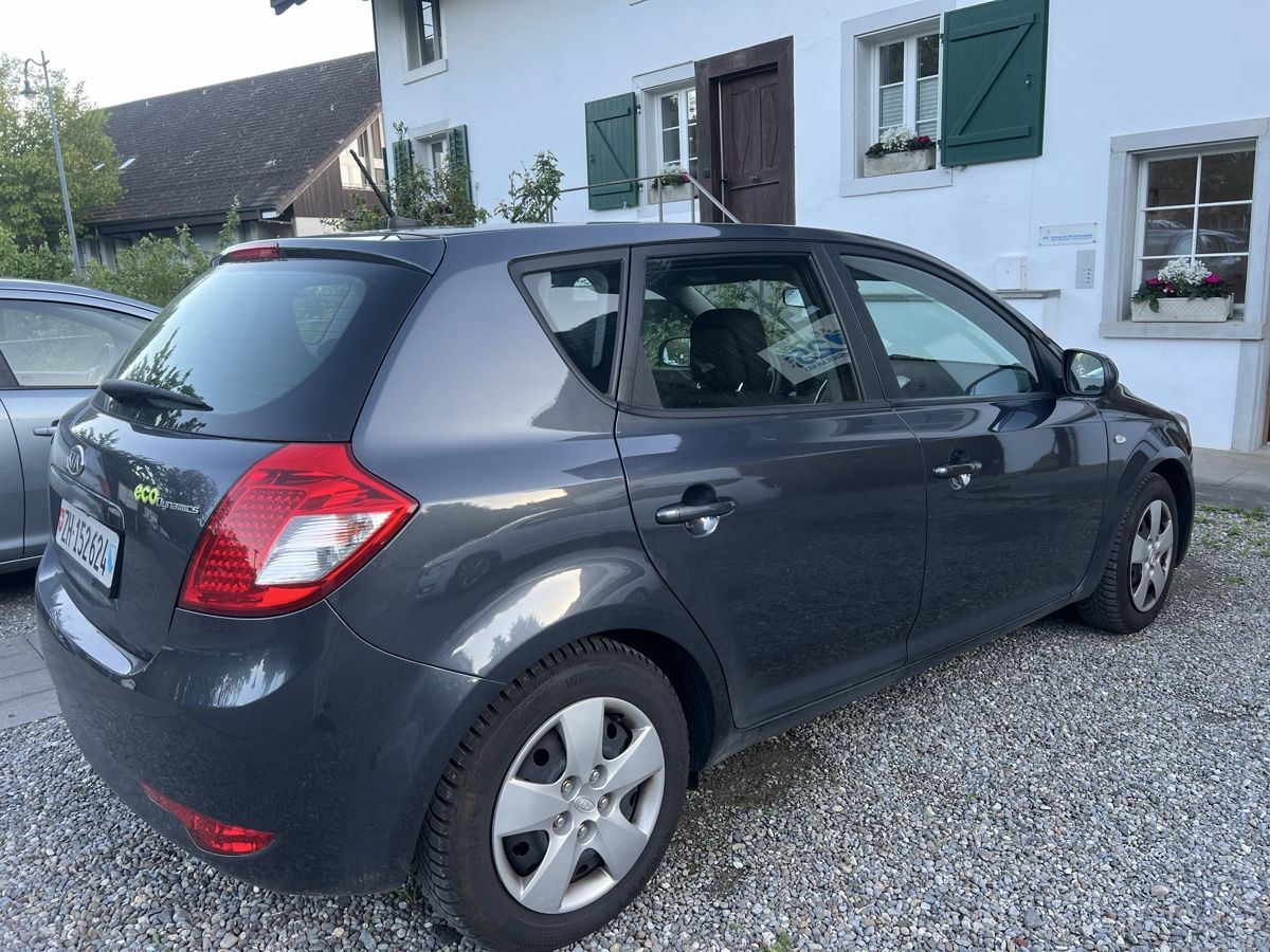 Kia Automobili: KIA Cee'd 1.4 ISG – Usato da Knonau venduto da dejoeyinho 3