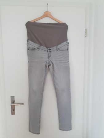 H&M Mama Skinny Jeans, Gr. 42, Grau