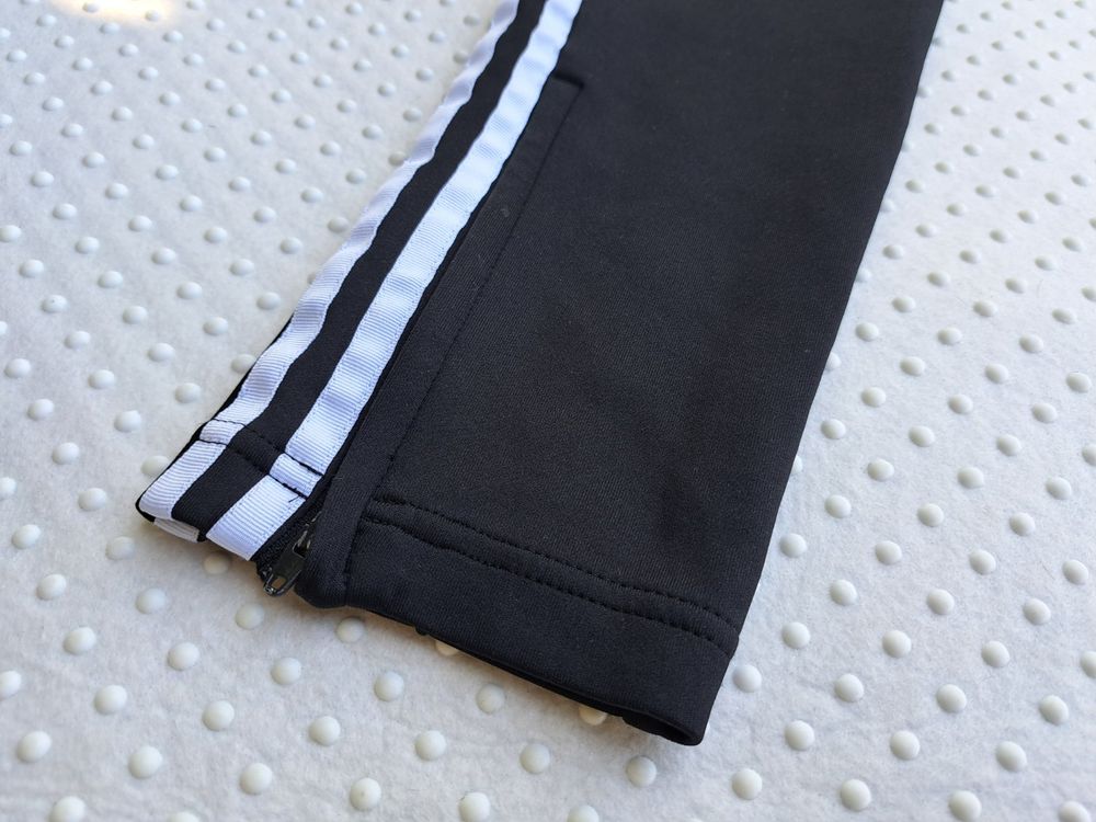 Adidas Pantaloni: Schwarze Adidas Trainerhose Gr. S – Usato da Gysenstein venduto da joshuas81 4