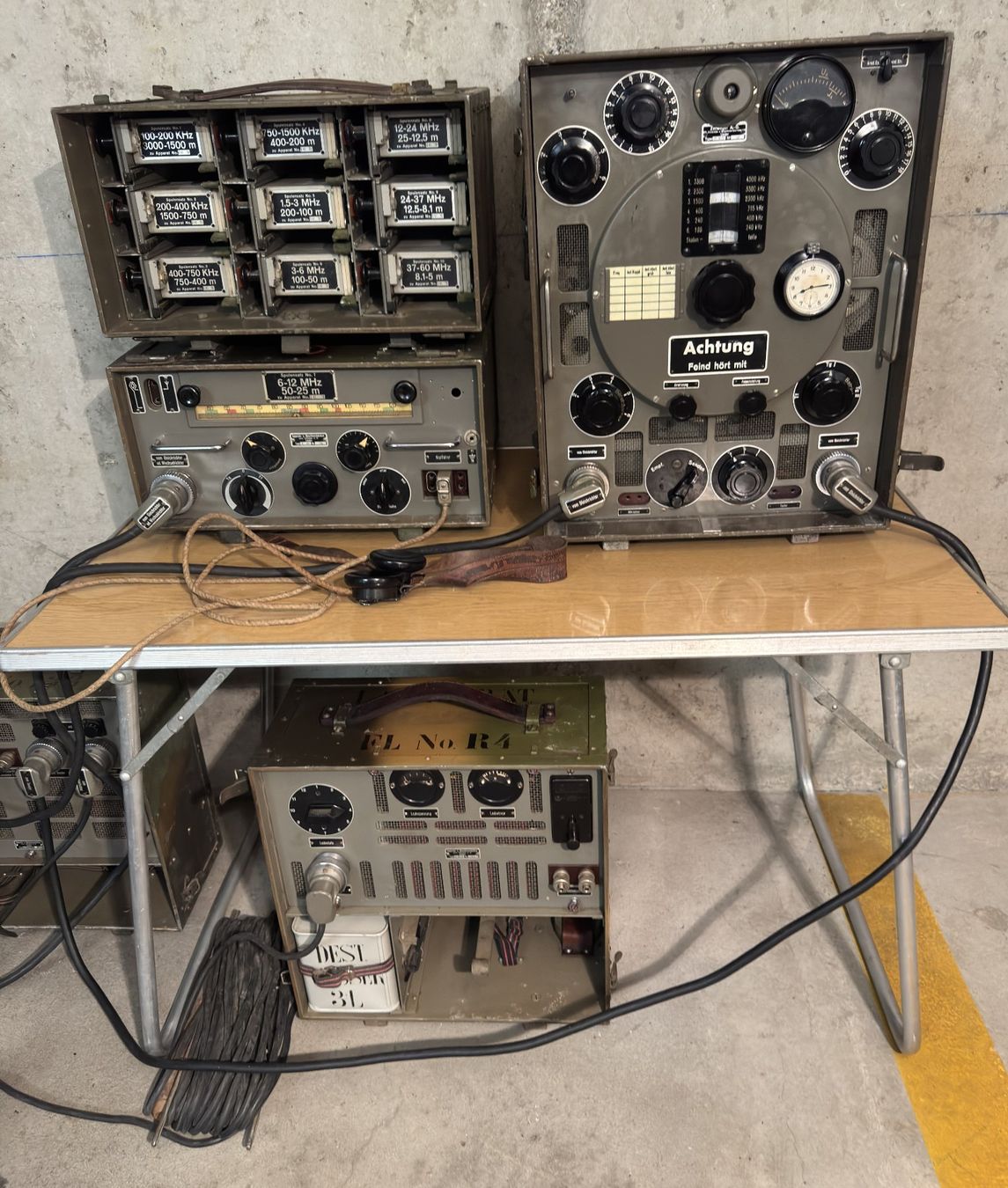 Radiocomunicazione: Schweizer Militär Funkstation – Difettoso da Ins venduto da funkflieger 2