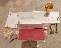Bunte Mischung aus Glücksbringern und Gschmäus