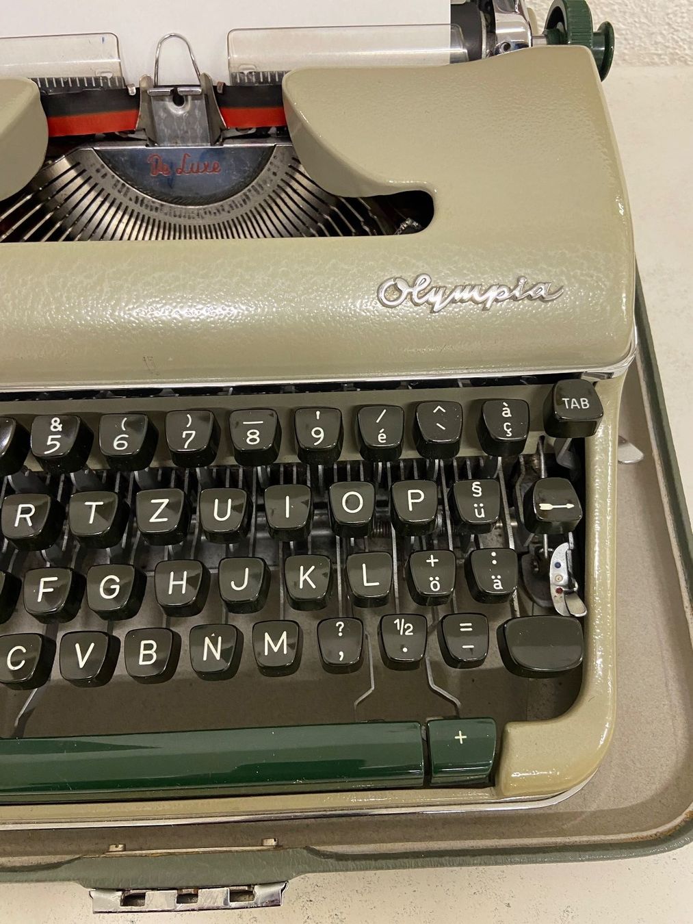 Macchine da scrivere: OLYMPIA DE LUXE SCHREIBMASCHINE – Usato da Dietikon venduto da brocki-eyra 6