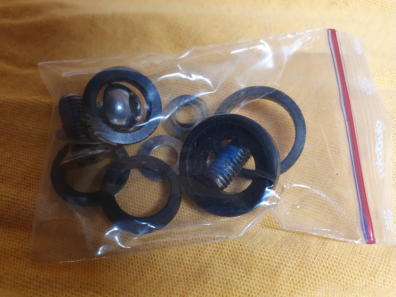 Pezzi di ricambio: Schwinge MTB FS, mit div. Anbauteile, gebr. – Usato da Niedergösgen venduto da joh_6txt 2
