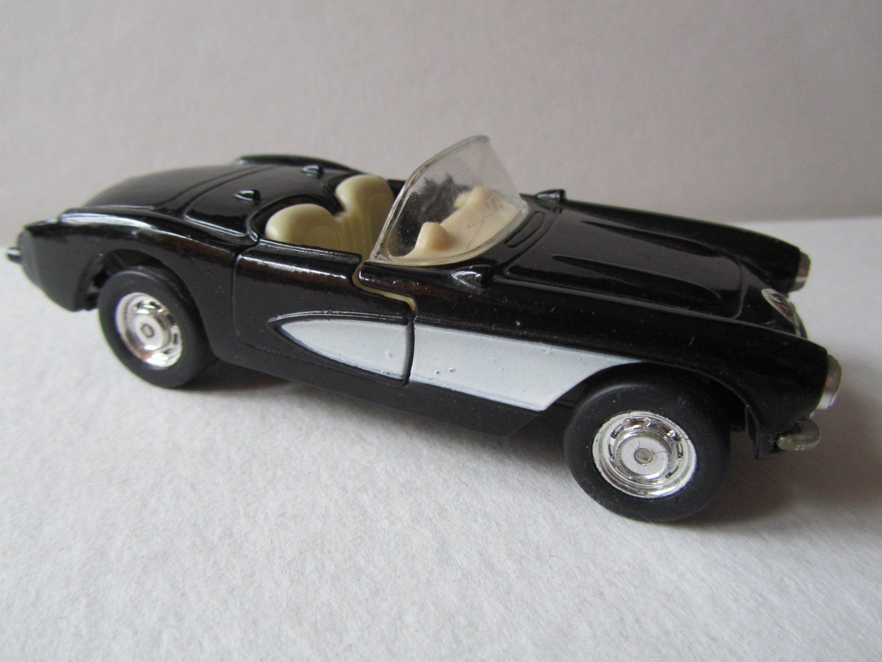 Chevrolet Modellini d'auto: Chevrolet Corvette 1957, MC Toy – Usato da Weiningen ZH venduto da dietsch57 2