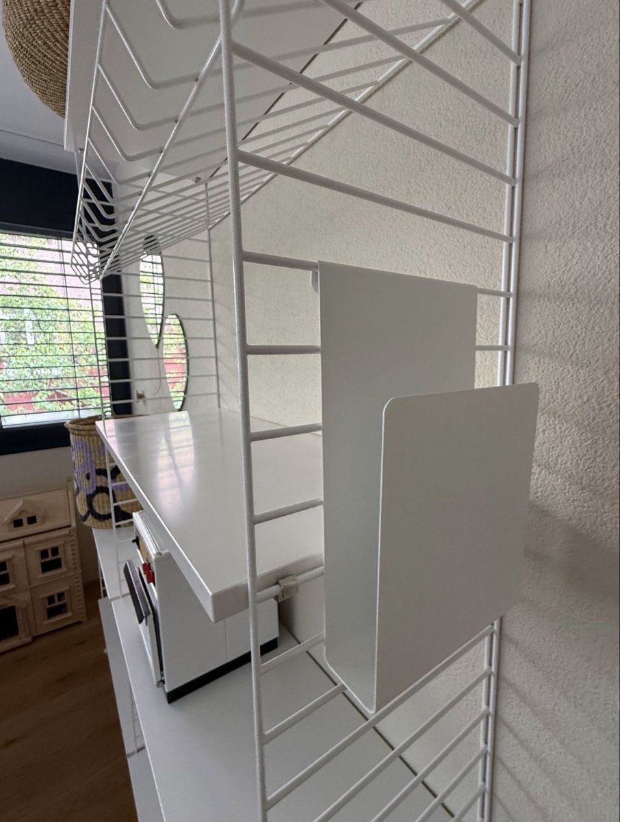 Scaffali: Weiss String Regal-System Zustand gebraucht. – Usato da Arlesheim venduto da COMA14 2