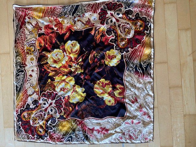 Foulard & Sciarpe: Seidenschal 80x80 – Usato da Edlibach venduto da Arnoldotto