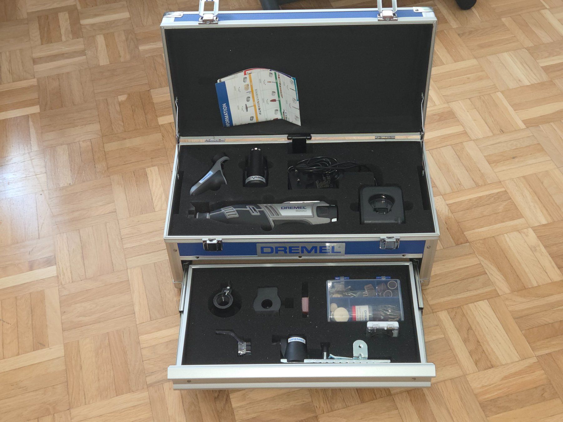 Dremel Tutti gli attrezzi: Dremel 8220-5/65 12v multi-tool platinum kit – Usato da Oberrieden venduto da dav_zy2q