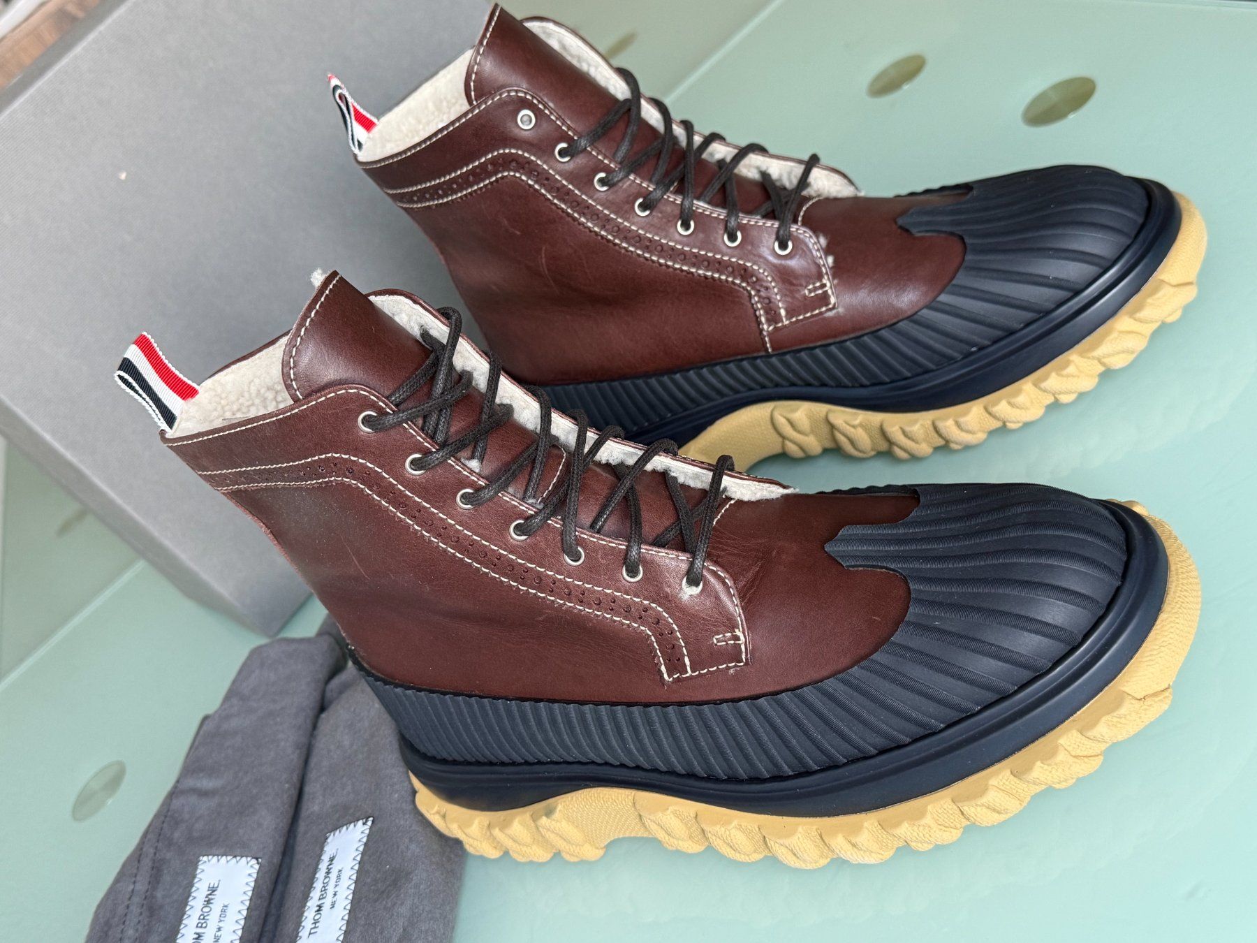 Louis Vuitton Scarpe da uomo: THOM BROWNE Shearling Lined Longwing Duck Boots 41.5 NEU – Nuovo e nell'imballaggio originale da Kreuzlingen venduto da kruezbiz 8