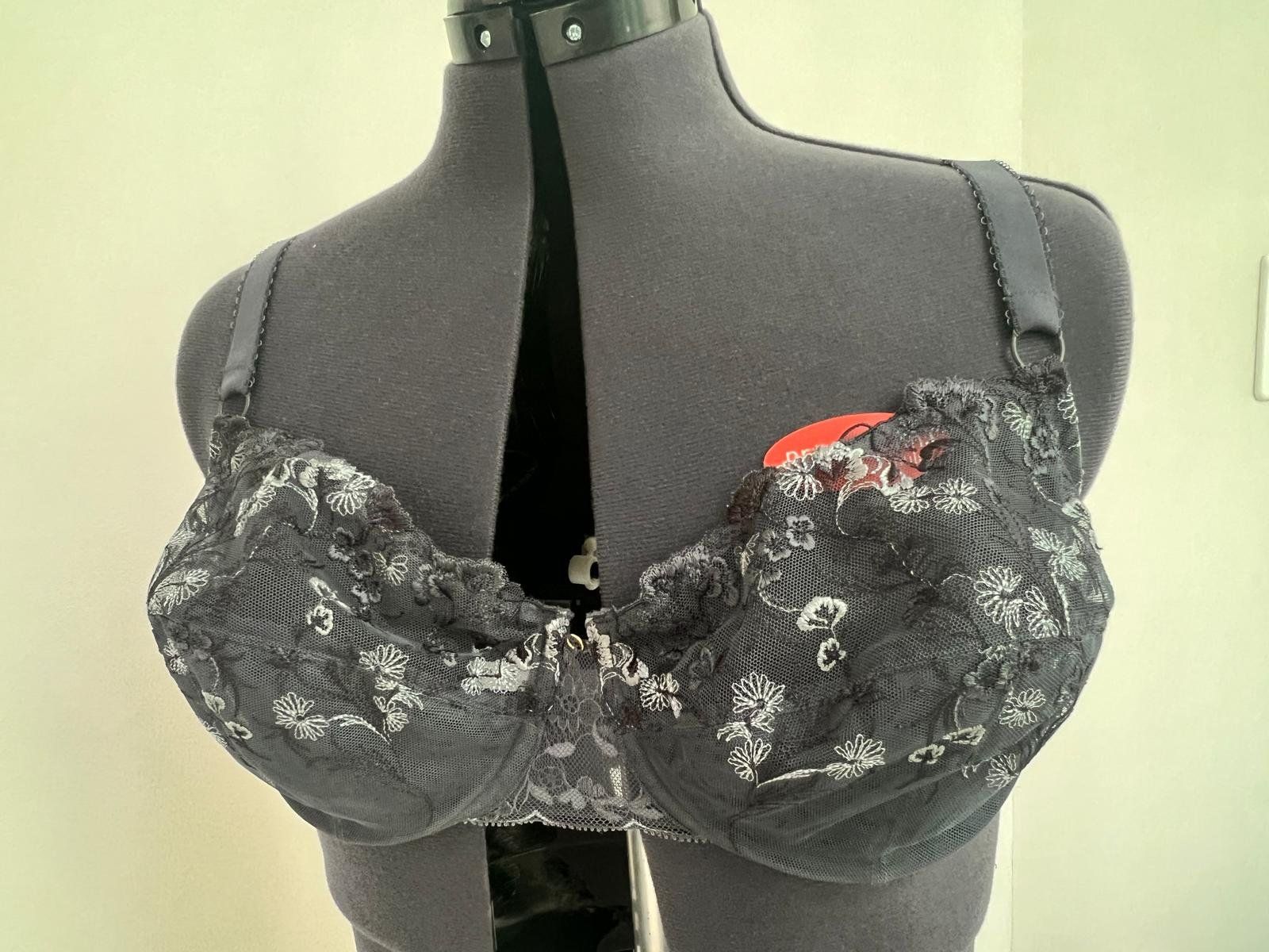 Triumph Autres dessous: Triumpf BH grau – D'occasion à Wettingen par Muda33
