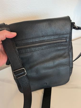 NAVYBOOT schwarze Leder-Umhängetasche sehr wenig getragen