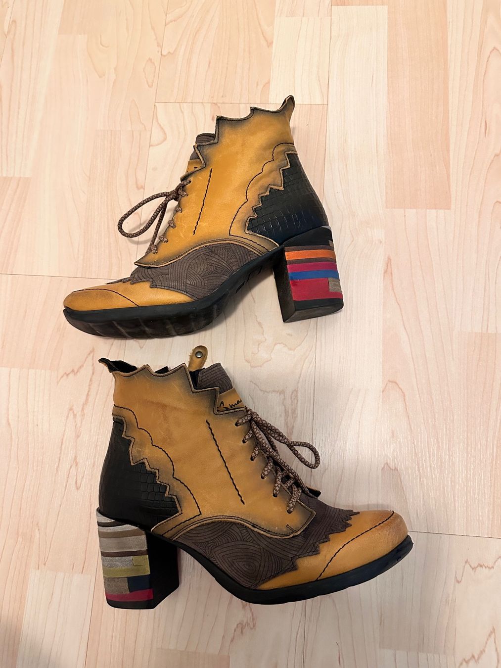 Scarpe da donna: Stiefeletten mit passender Tasche in senfgelb – Usato da Wil SG venduto da denpasar00 5