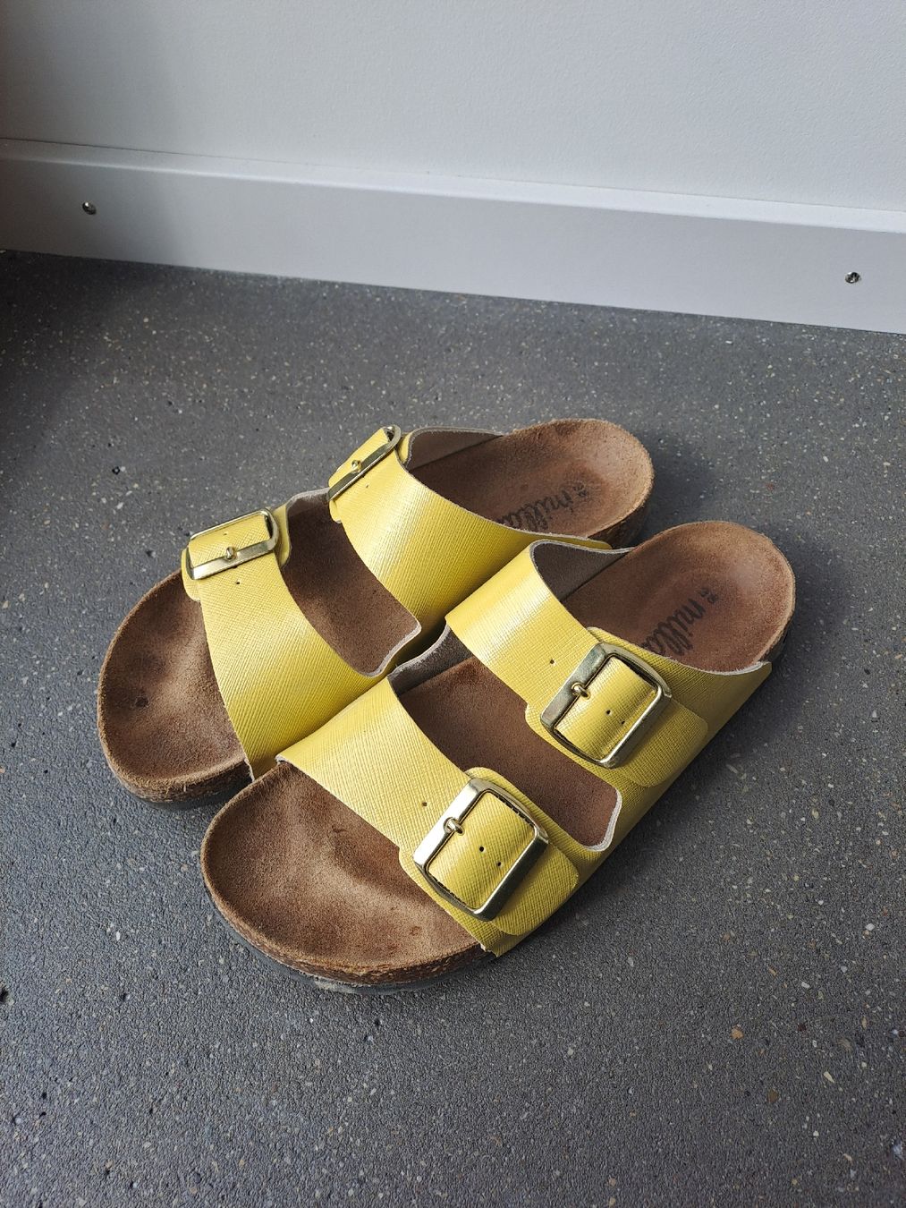 Scarpe da donna: Slippers leather, leder sliders hausschuhe, flip flops – Usato da Zürich venduto da ann_7xvv