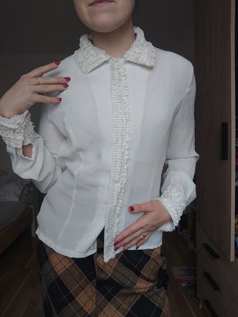 Lil et Gin Paris Blouse, Size M, Ruffle Collar & Sleeves