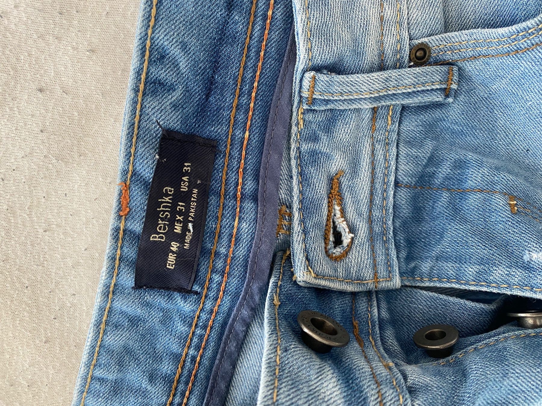 Bershka Jeans: BERSHKA KURZE JEANS HOSE – Gebraucht aus Kreuzlingen von Mr.Ibi 3