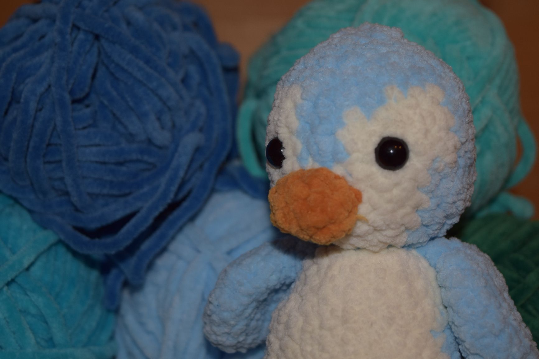 Alle Dekorationen: Gehäkelter Pinguin  – Neu und originalverpackt aus Meiringen von Flauschfarm 2