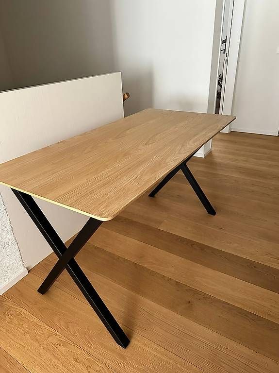 Bureaux: Schreibtisch  – D'occasion à Hirzel par O.M 2
