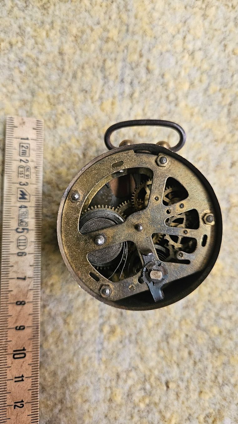 Orologi: Vecchio orologio da tavolo Foreign – Difettoso da Melano venduto da H-Sara 2