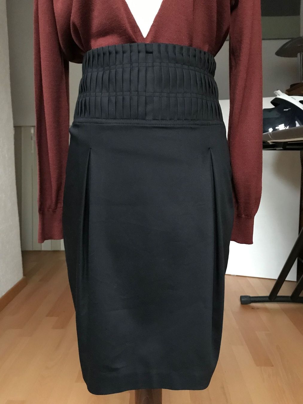 Sarah Pacini Gonne: Jupe noire taille 36 Sarah Pacini – Usato da Basel venduto da Maria-Alexa 1