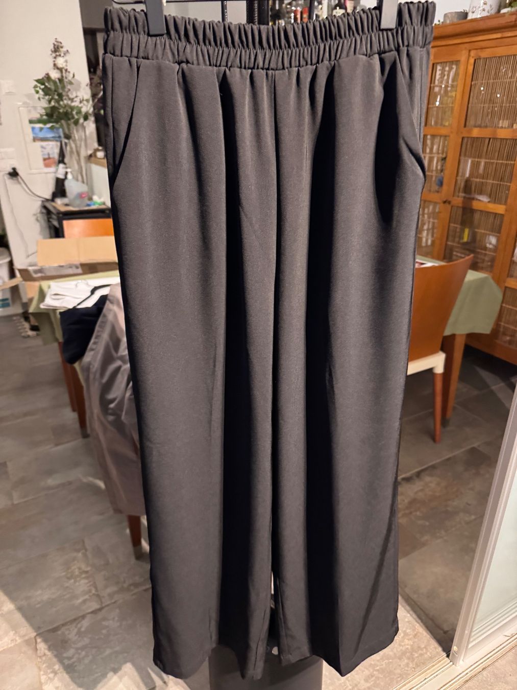 Grace Pantaloni: Grace & Mila pantalon noir – Usato da Vuisternens-Romont venduto da gol_xp6p 1