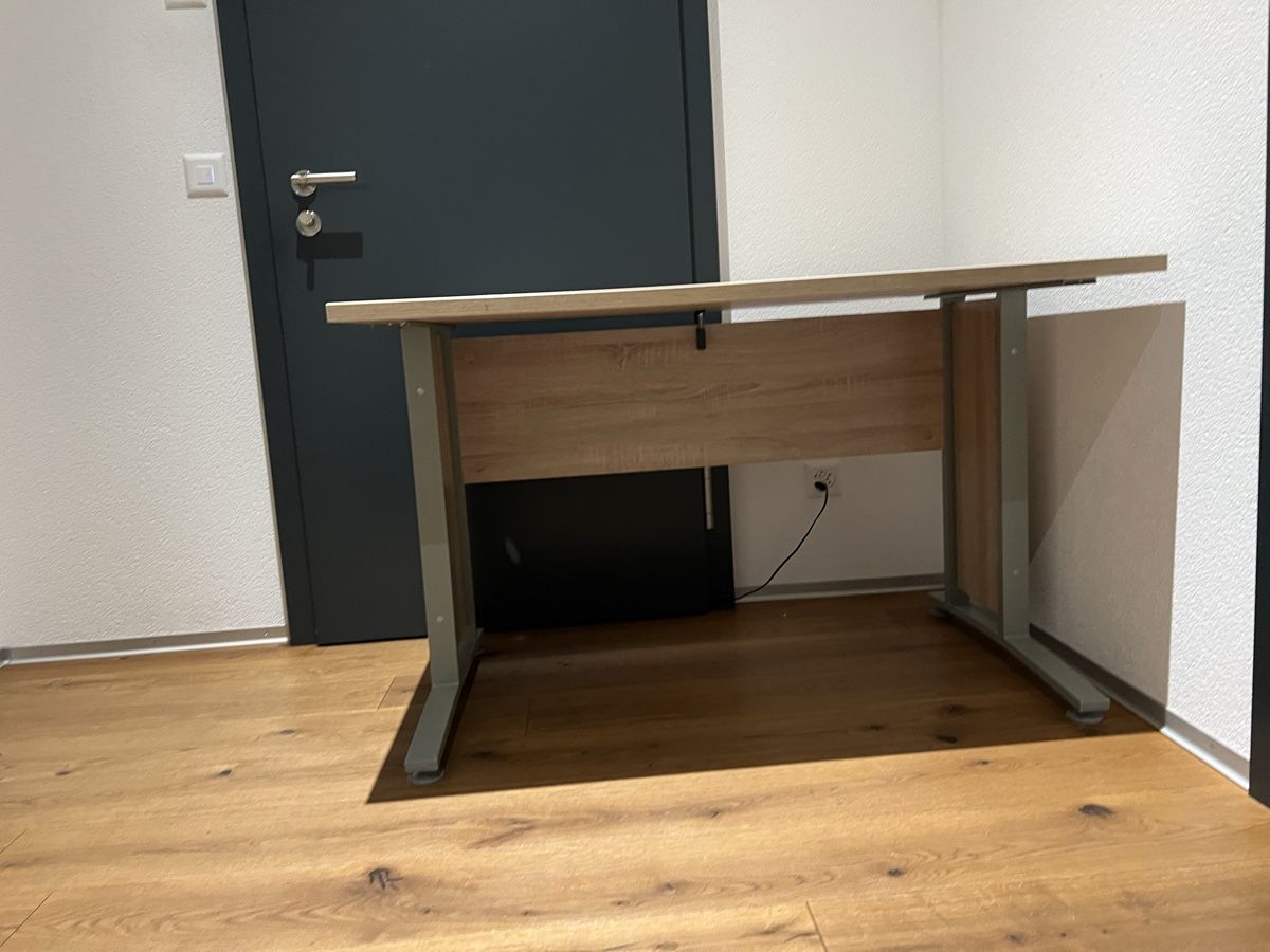Bureaux: Bürotisch – D'occasion à Stalden VS par Sandro_Regotz 3