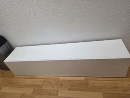 Schwebe-Möbel in Weiss