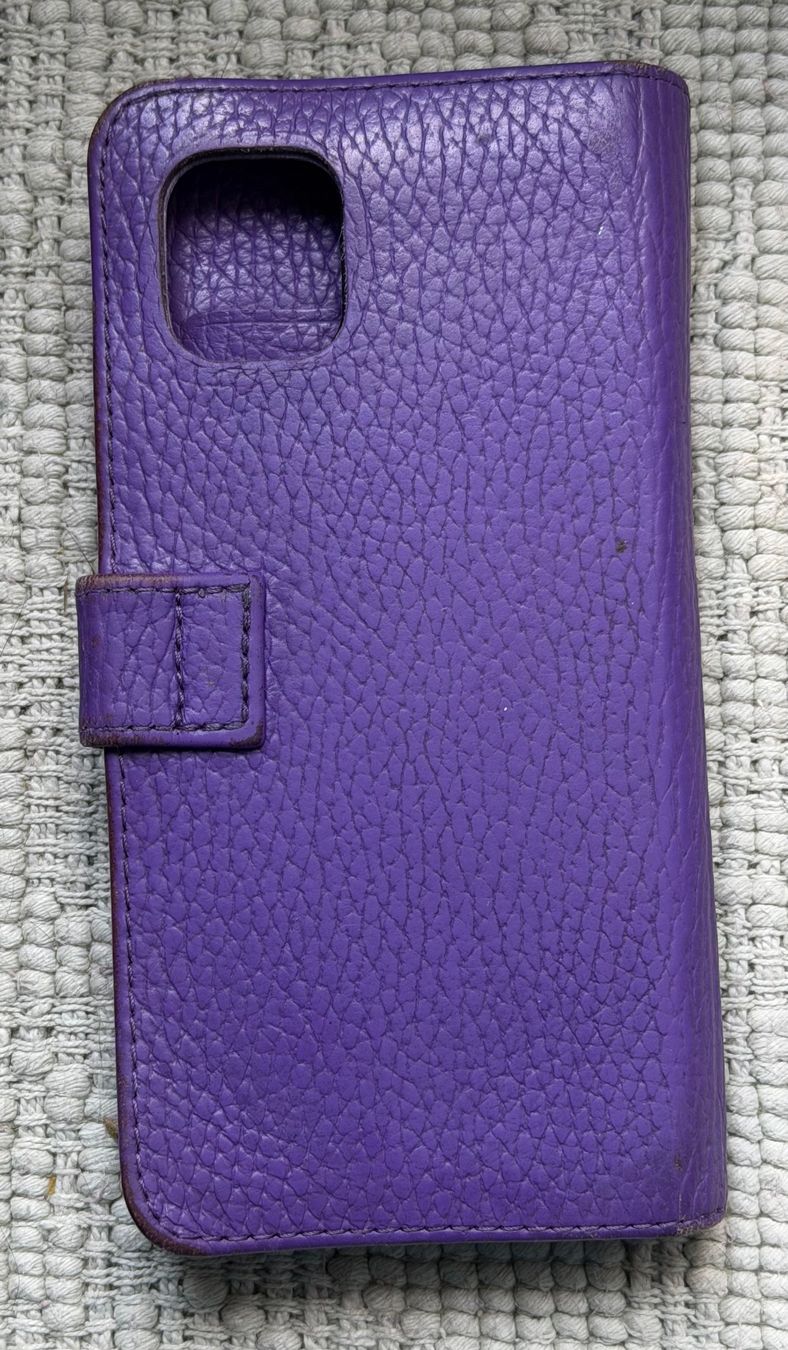 Apple Covers & Schutzfolien: iPhone 11 Hülle Leder Lucrin – Gebraucht aus Grabs von Dekostuebli 2