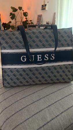 Guess Tasche, ideal für den Alltag