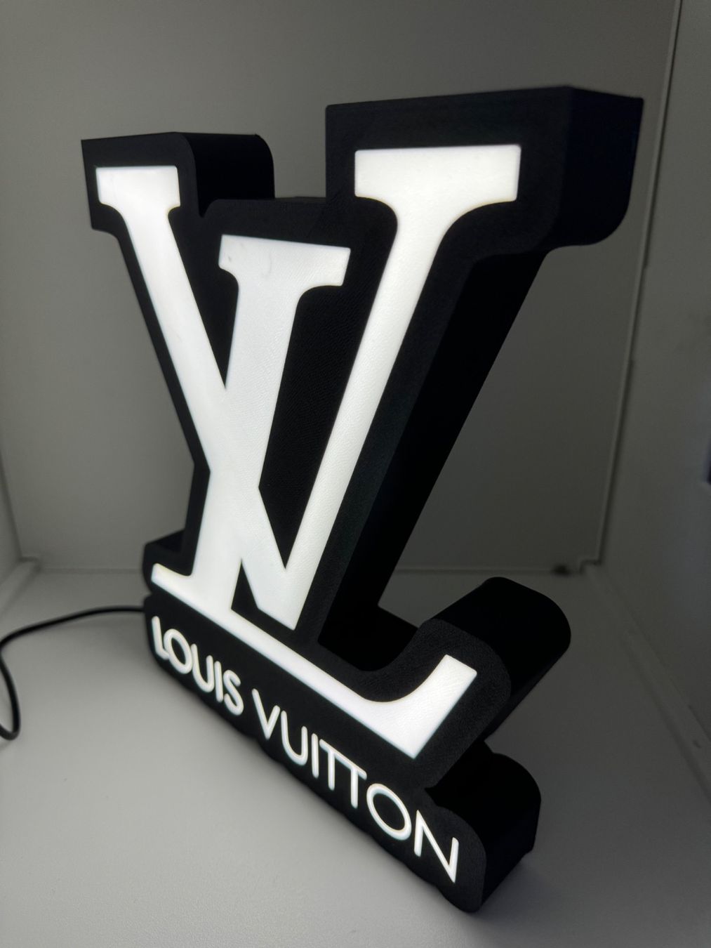 Lampade: Logo lumineux Led Louis Vuitton – Nuovo (secondo la descrizione) da Vicques venduto da PAMB3D 2
