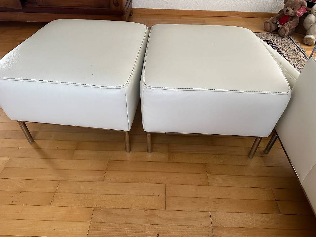 Sofas: Elegantes zeitloses weisses Ledersofa-Set  2 Sofas/2 Hocker – Gebraucht aus Winkel von Chaefer69 3