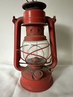 Feuerhand Sturmlaterne rot, Petroleumlampe, Campinglampe