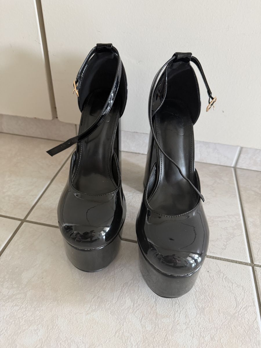 Scarpe da uomo: Escarpins plateformes vernis noirs, T41 – Usato da Lausanne venduto da bru_s6dg 1