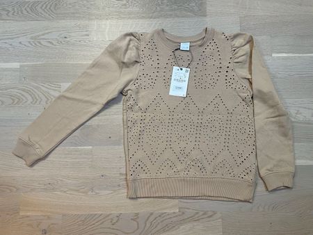 Neu mit Etikette: Schöner Pullover von Zara (Grösse 140)