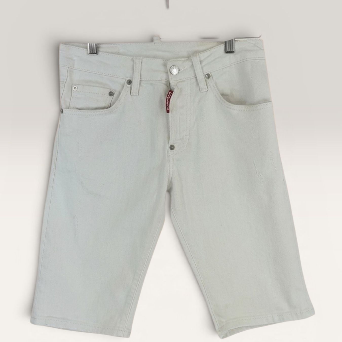 Dsquared2 Pantaloni: Short Dsquared2 blanc, coupe Tidy Biker, taille 42 – Nuovo (secondo la descrizione) da Le Locle venduto da sAm_2112