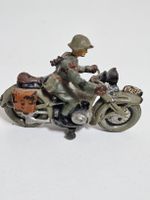 Blechspielzeug Motorrad mit Soldat bespielter Zustand