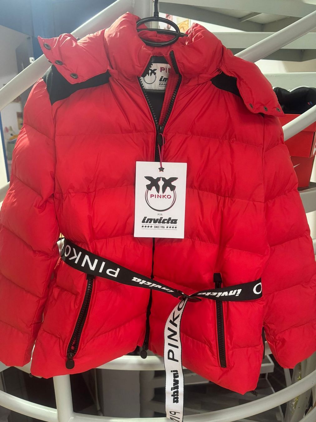 Giacche: Pimko Damen Jacke rot – Nuovo e nell'imballaggio originale da Lupfig venduto da Pluribus 1