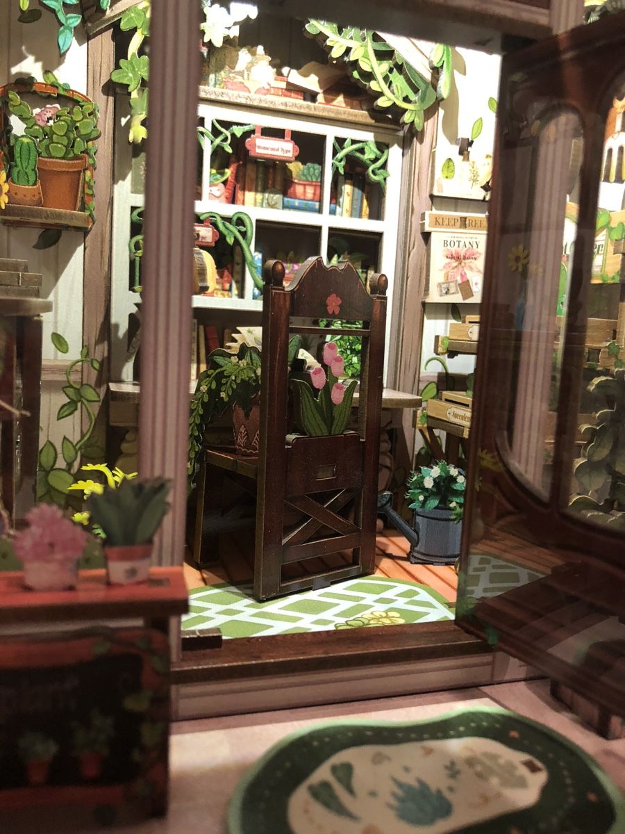 Tutte le decorazioni: Green Life Bookshop - Book Nook – Usato da Zollikofen venduto da DelNero 1