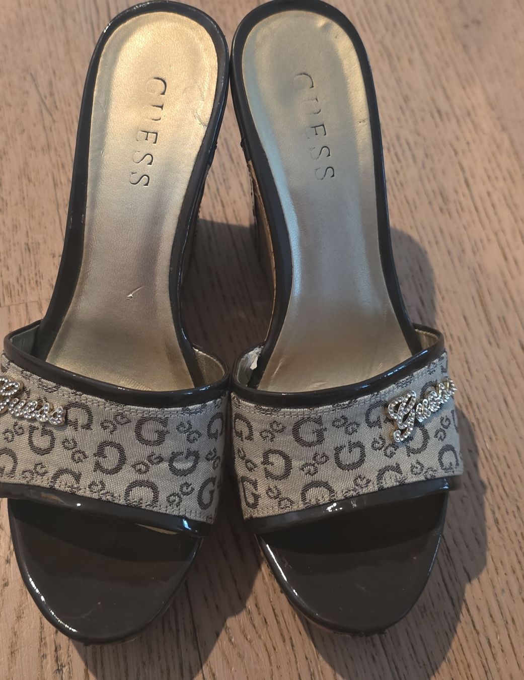 Guess Damenschuhe: Guess Sandalen Grösse 36 – Gebraucht aus Basel von kar_jz7f