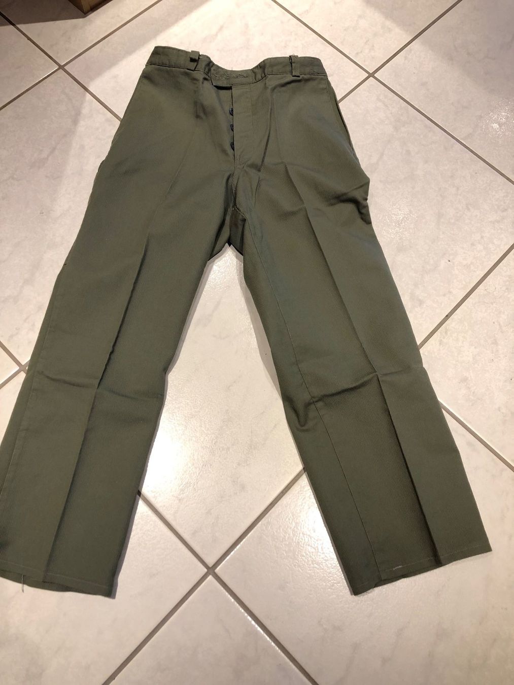 Pantaloni: Freizeithose grün Gr. 50 ( 11 ) – Usato da Schübelbach venduto da Dolly990_2
