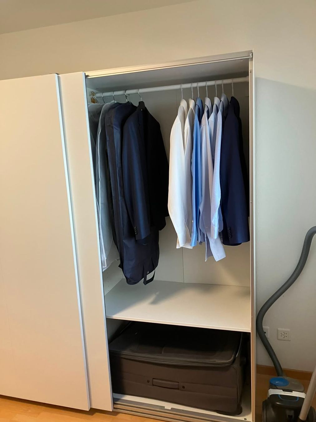 Ikea Guardaroba: IKEA PAX Kleiderschrank weiss – Usato da Schaffhausen venduto da gdi_6st5 2