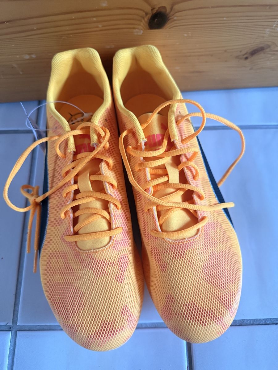 Schuhe für Jungen: Fussball Schuhe 38.5 – Neu (gemäss Beschreibung) aus Amlikon-Bissegg von Rose_Rose