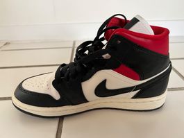 Nike Air Jordan 1 Mid schwarz/rot/weiss Gr. 37.5