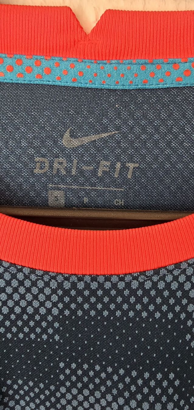 Nike T-shirts: T-shirt Nike Dri-FIT - Taille S – D'occasion à Genève par MariaS2 2