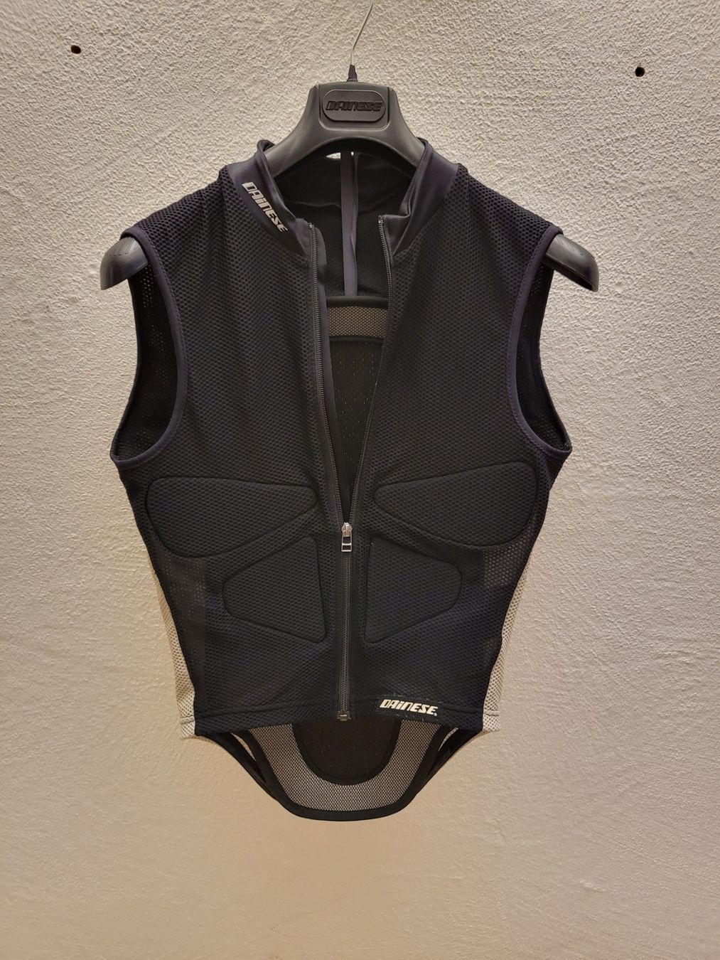 Dainese Protezioni & Imbottiture: Dainese Protektor Weste Grösse L – Usato da Pfäffikon ZH venduto da telve