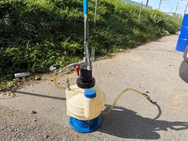 Hand-Oelpumpe fuer Oelwechsel mit Behaelter gebraucht