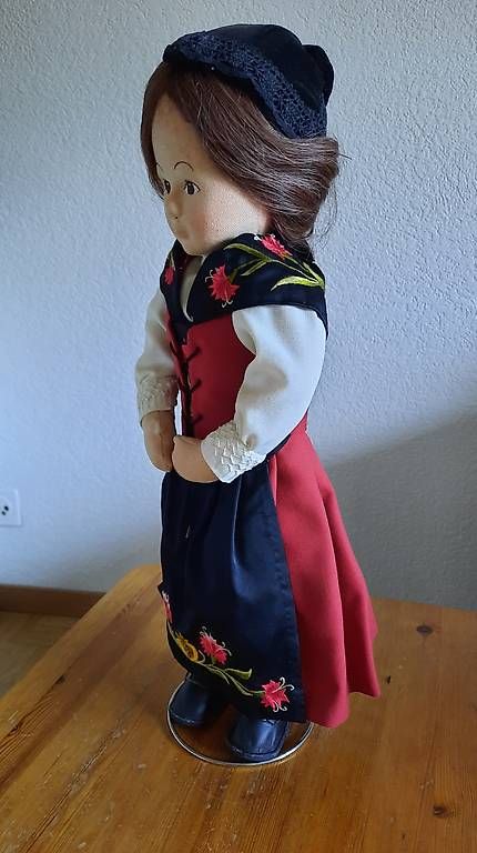Bambole: Trachtenpuppe – Usato da Aeschi b. Spiez venduto da bas_6g8w 1